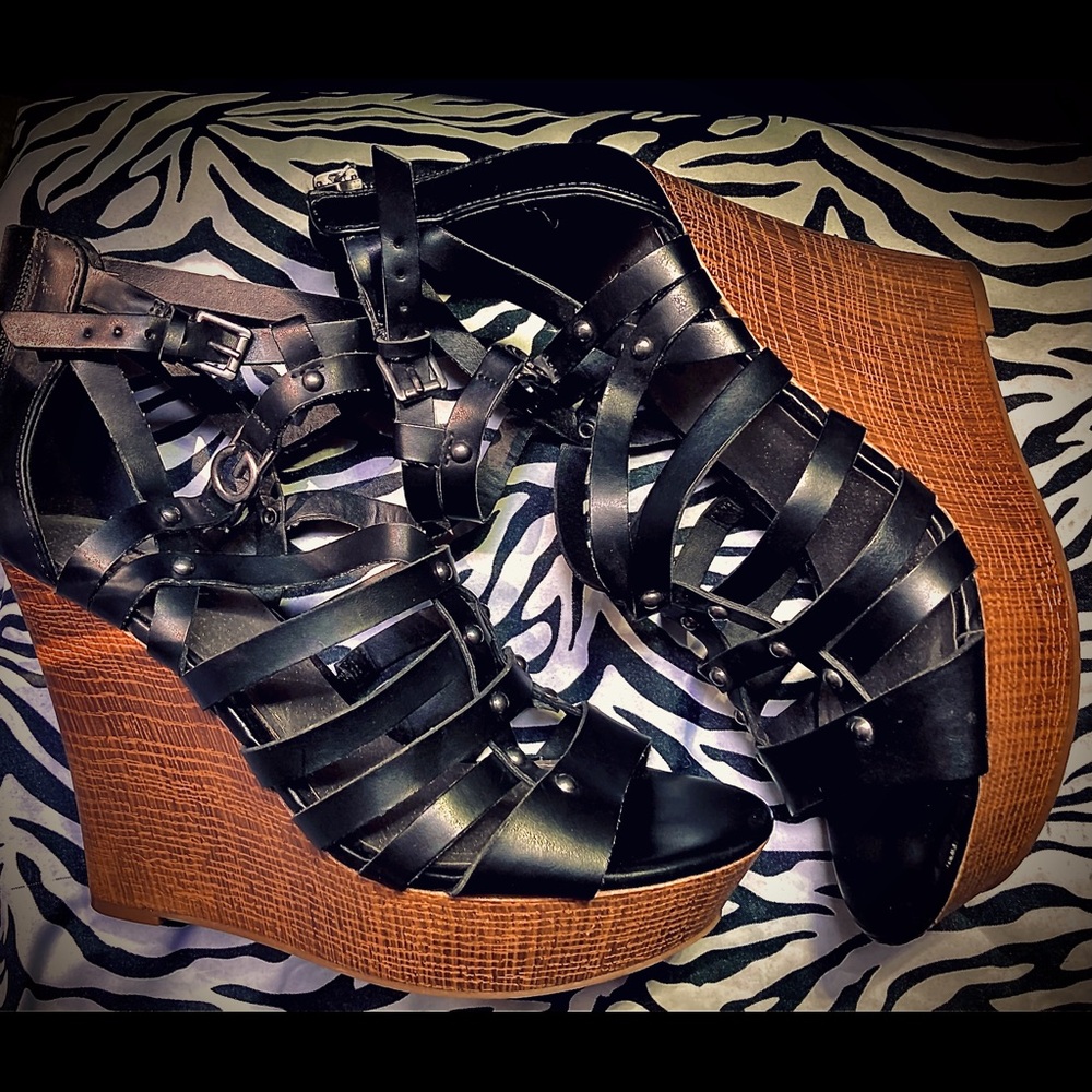 Women’s wedge sandals